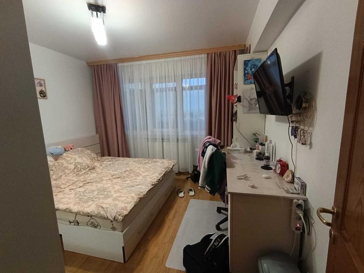 Vand apartament in zona Malu rosu, 2 camere decomandat, confort 1, etajul 6 din 10, complet mobilat. Pentru mai multe detalii la telefon 0721 152 149 - 1