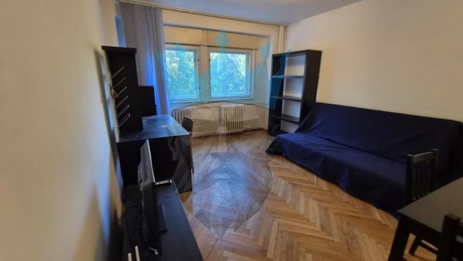 Apartament cu 3 camere decomandat, mobilat în P-ța Unirii