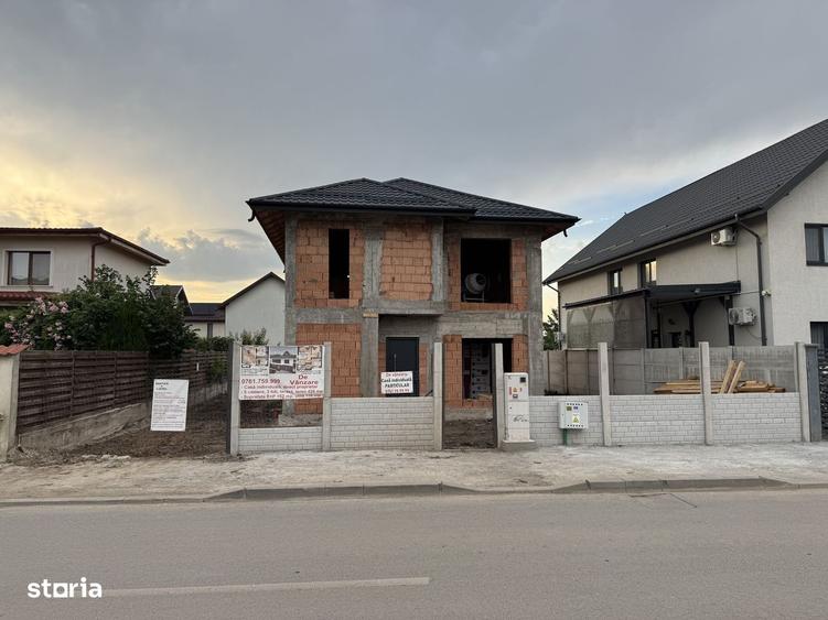 Casă cu 4 camere cu Teren 426 Mp în Central