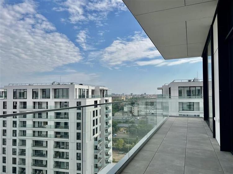 Apartament cu 4 camere semidecomandat în Cotroceni