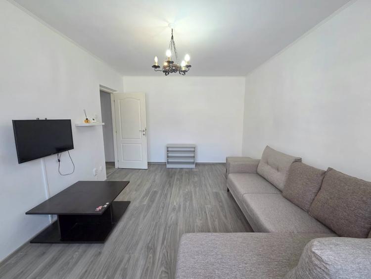Apartament cu 3 camere decomandat, mobilat în Tomis III