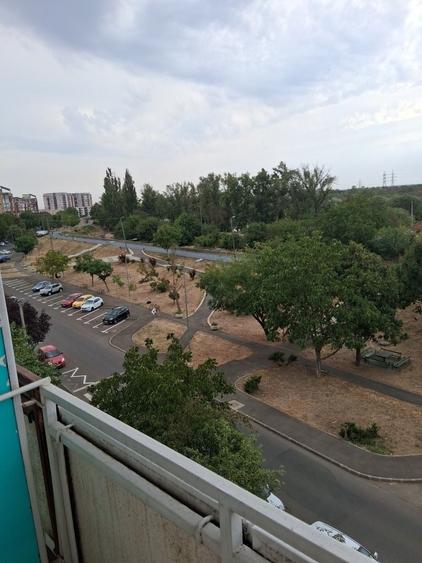 Apartament cu 4 camere semidecomandat în Micălaca
