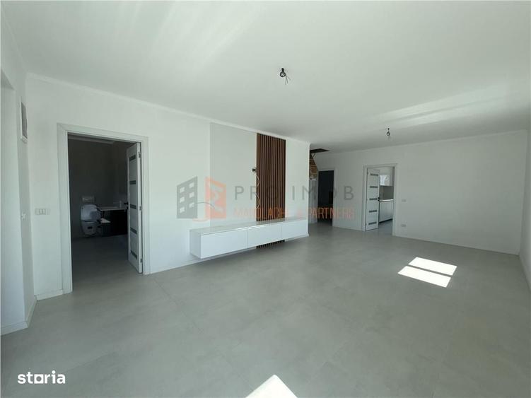 Casă cu 4 camere în Căpățânești