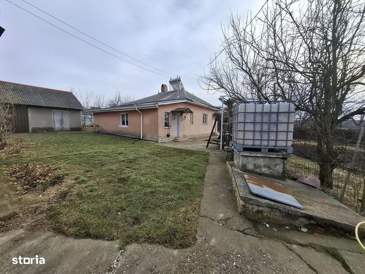Casă cu 3 camere cu Teren 4300 Mp în Secuieni