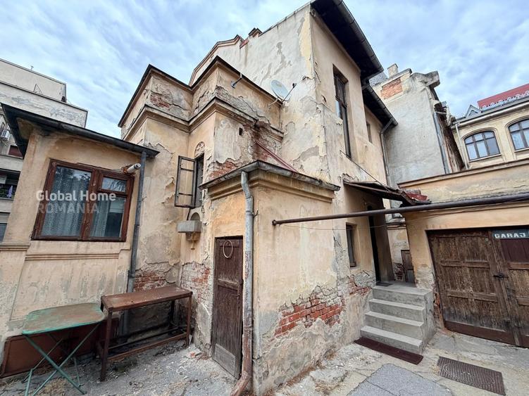Casă individuală cu 5 camere cu Canalizare în P-ța Romană