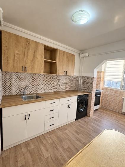 Apartament cu 2 camere decomandat, mobilat în Tractorul