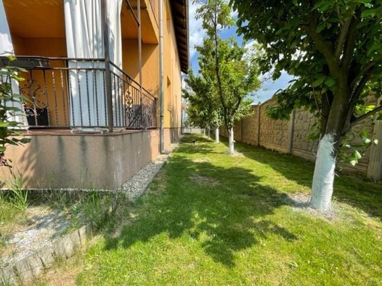 Casă individuală cu 7 camere cu Canalizare în Dumbrăvița