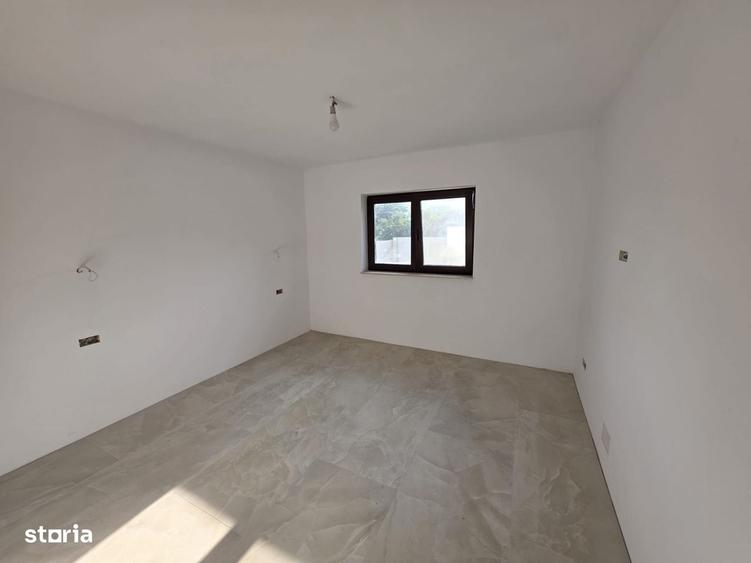 Casă cu 2 camere cu Teren 450 Mp în Micești