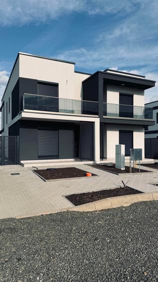 Duplex cu 4 camere cu Teren 390 Mp în Covaci