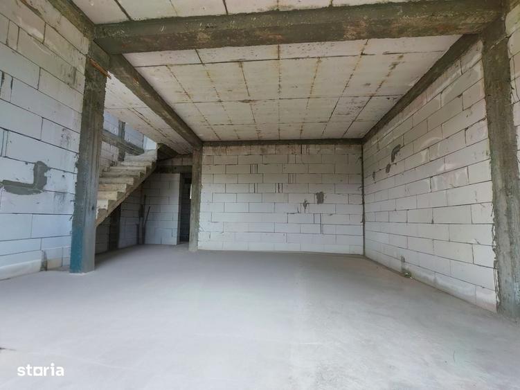 Casă cu 4 camere în Lumina