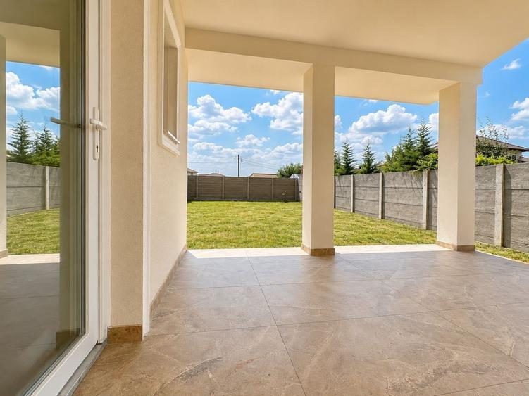 Duplex cu 4 camere cu Canalizare în Moșnița Nouă