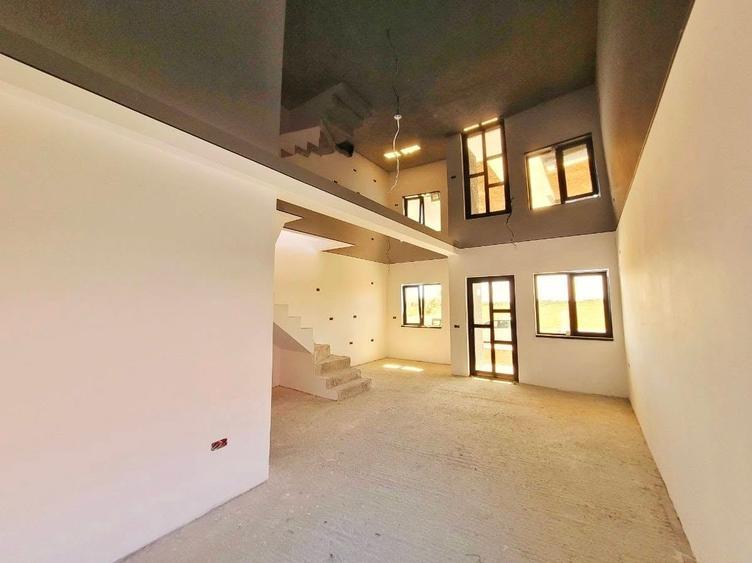 Casă individuală cu 3 camere cu Teren 240 Mp în Central