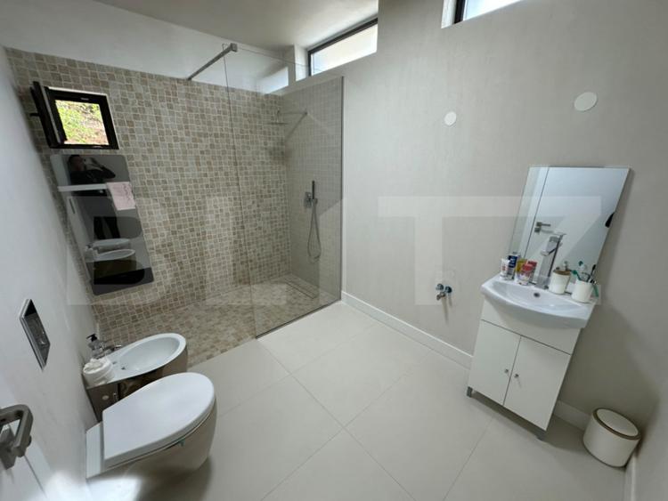 Casă cu 4 camere cu Teren 2100 Mp în Viișoara
