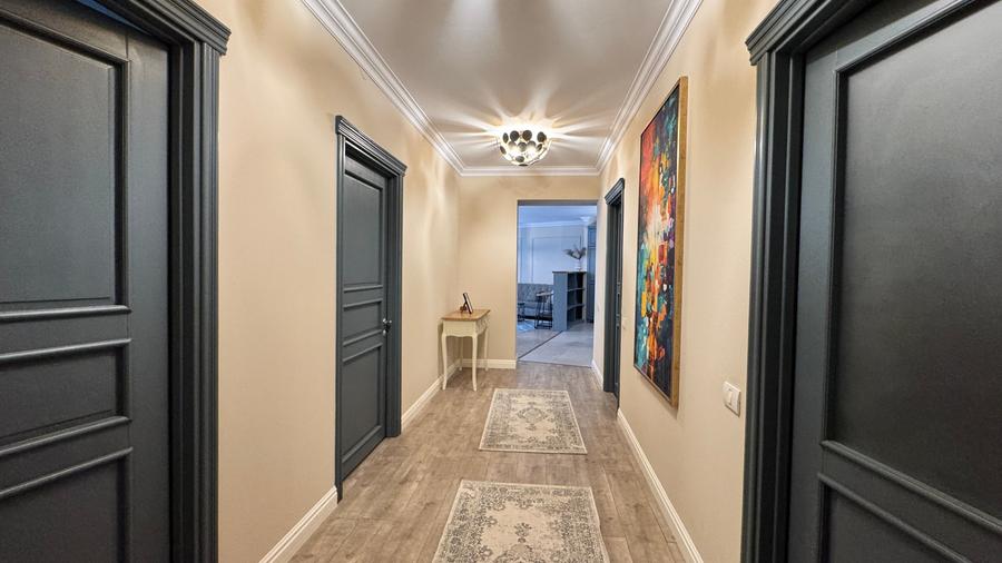 Apartament cu 3 camere semidecomandat, mobilat în Răcădău