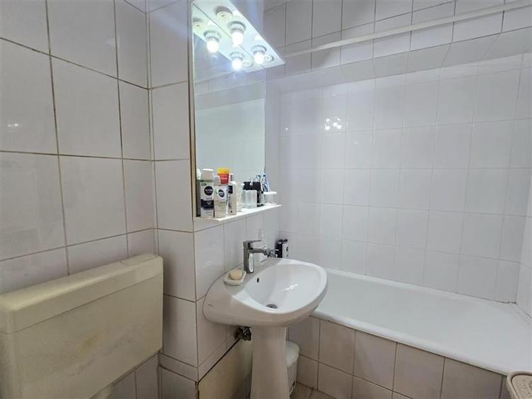 Apartament cu 3 camere decomandat în 1 Mai