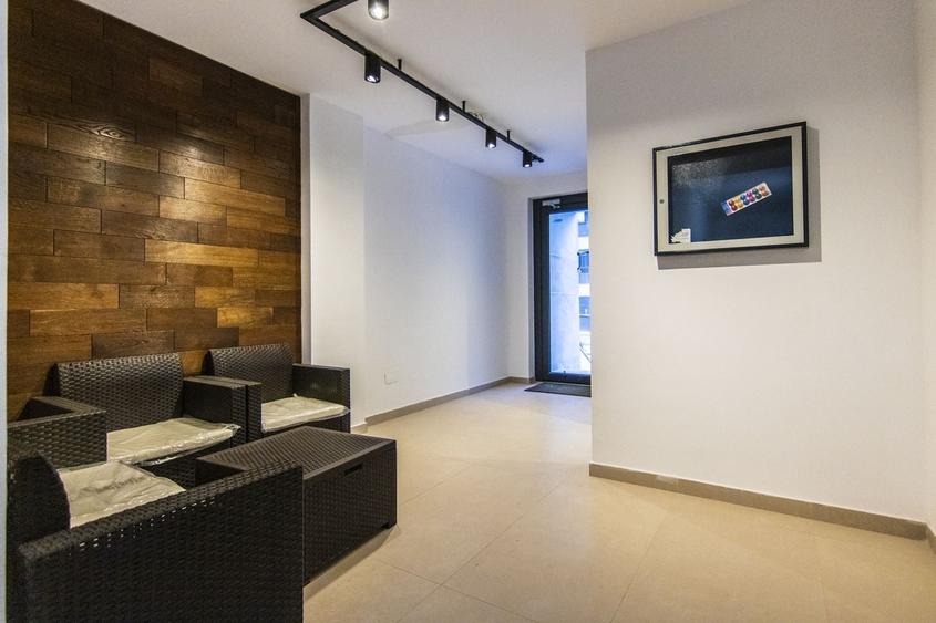 Apartament cu 3 camere semidecomandat în Drumul Taberei