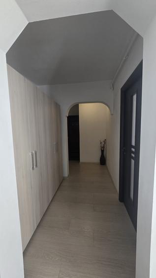 Apartament cu 3 camere semidecomandat în Exterior Vest