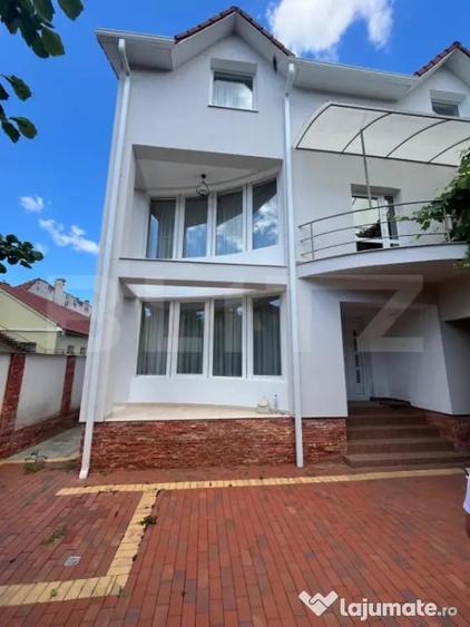 Casă cu 5 camere cu Teren 900 Mp în Ultracentral