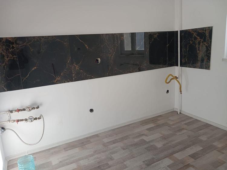 Apartament cu 3 camere decomandat în Păcii