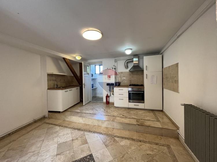 Apartament cu 4 camere circular în Dacia