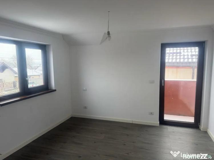 Casă cu 5 camere cu Teren 2000 Mp în Podari