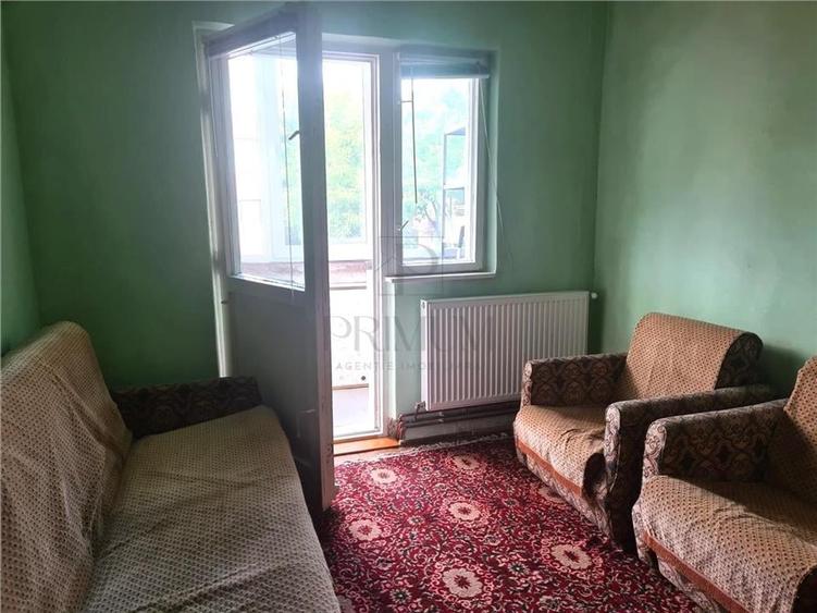 Apartament cu 3 camere semidecomandat în Girocului