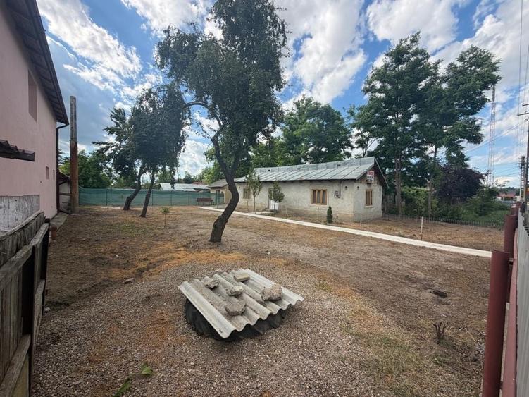 Casă cu 4 camere în Scorțaru Vechi