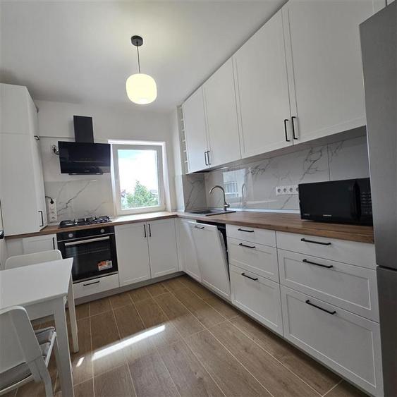 Apartament cu 3 camere decomandat în Târgu Cucu