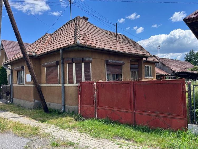 Casă cu 4 camere în Morăreni