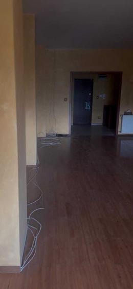 Apartament cu 3 camere semidecomandat în Străulești