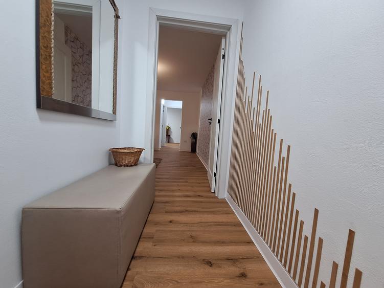 Apartament cu 2 camere semidecomandat, mobilat în Girocului