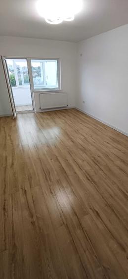 Apartament cu 2 camere decomandat în Trocadero
