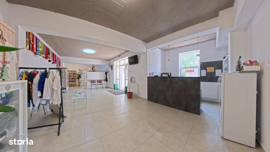 Spațiu comercial, de 450 mp, în Central