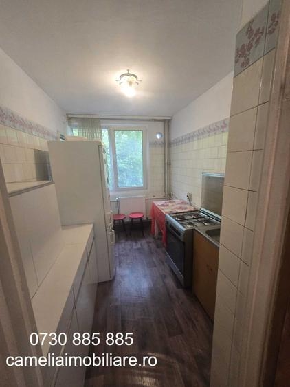Apartament cu 3 camere decomandat în Păcii