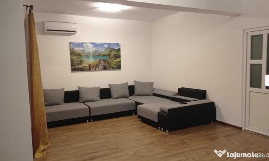 Apartament cu 4 camere decomandat în Sânmartin