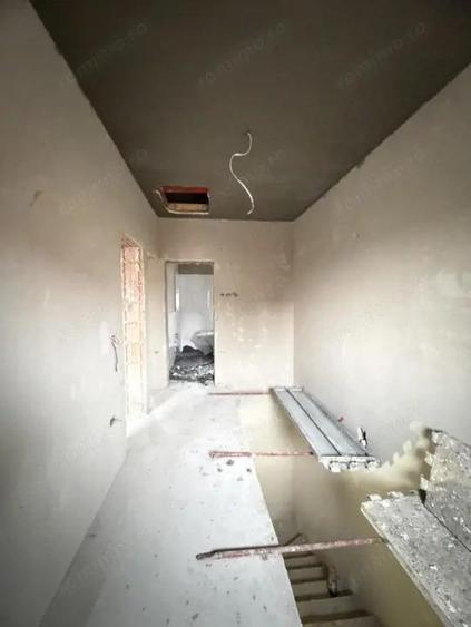 Casă cu 4 camere în Moșnița Veche