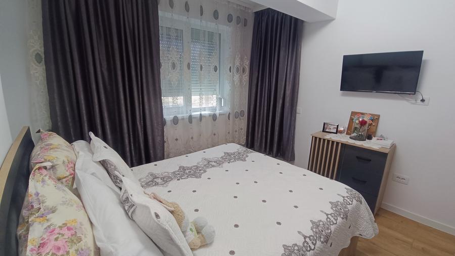 Apartament cu 3 camere decomandat, mobilat în Calea Moldovei