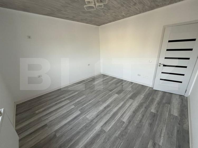 Casă individuală cu 5 camere cu Canalizare în Preajba