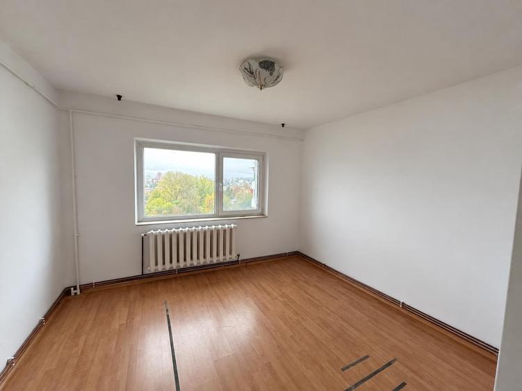 Apartament cu 4 camere decomandat în Oancea