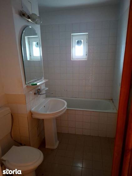 Apartament cu 3 camere decomandat în Găvana