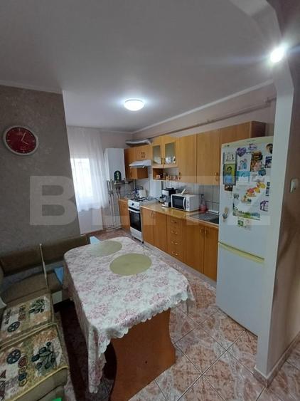 Apartament cu 3 camere semidecomandat, mobilat în Central