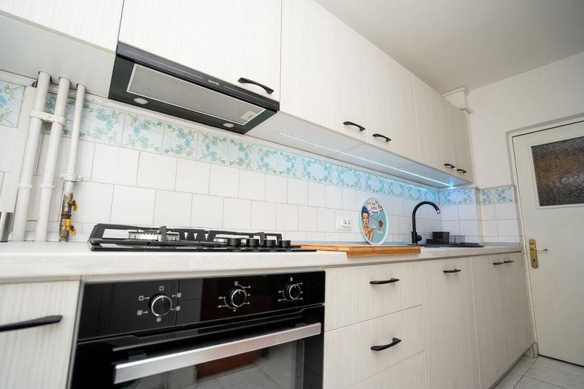Apartament cu 3 camere decomandat în Capitol