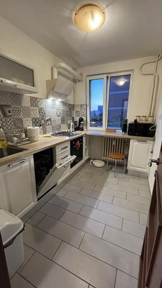 Apartament cu 3 camere semidecomandat în Central