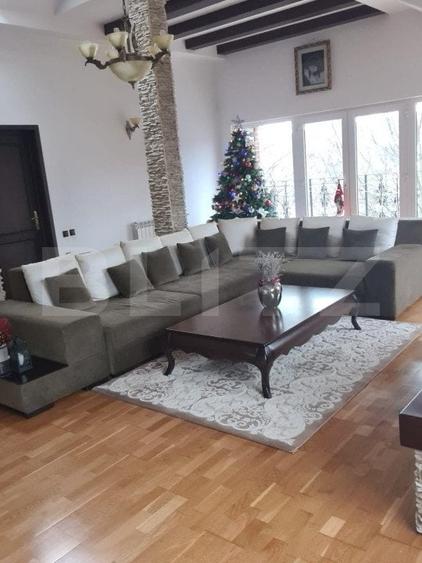 Casă individuală cu 7 camere cu Garaj în Fieni