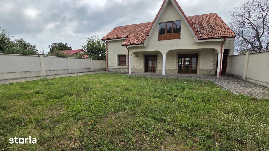 Casă cu 6 camere cu Teren 1888 Mp în Holboca