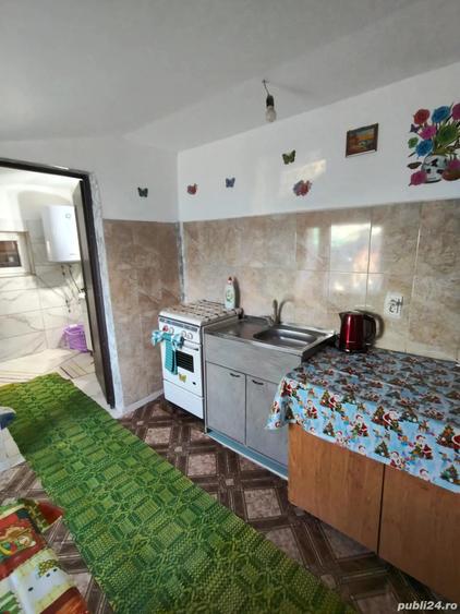 Casă cu 5 camere în Stoișești
