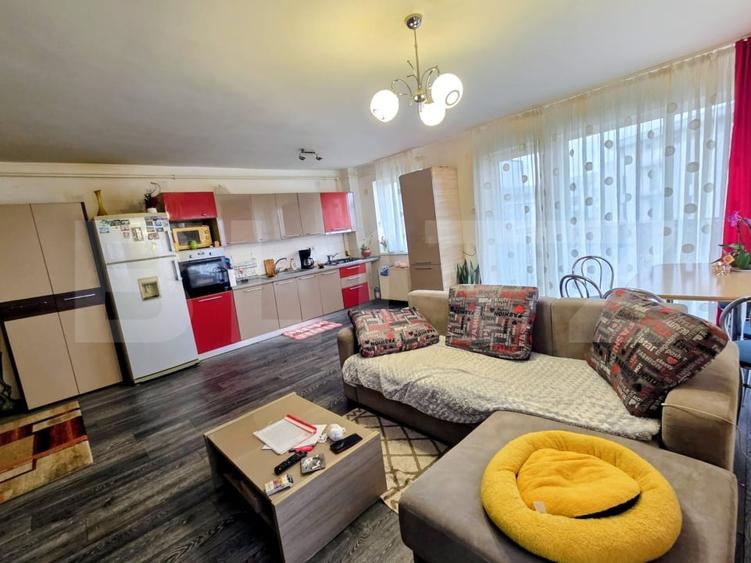 Apartament cu 2 camere semidecomandat, mobilat în Florești