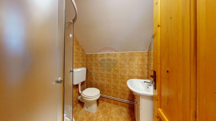 Casă cu 7 camere cu Teren 986 Mp în Plaiul Foii
