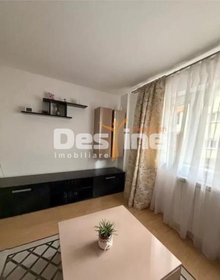 Apartament cu 3 camere semidecomandat în Lidia