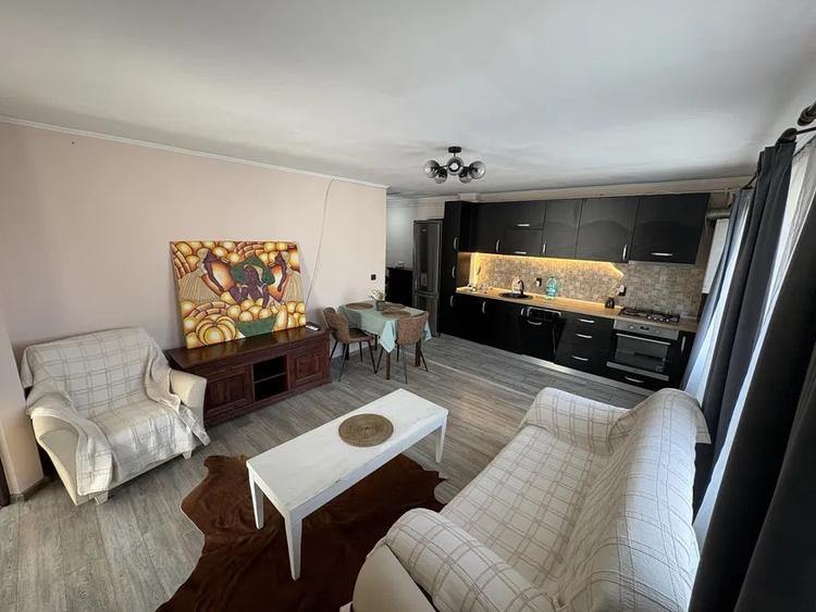 Apartament cu 3 camere semidecomandat, mobilat în Florești